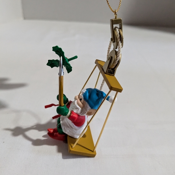 Christmas Charmers Santa Trimming the Mistletoe vtg 1991 Rennoc - Picture 3 of 11